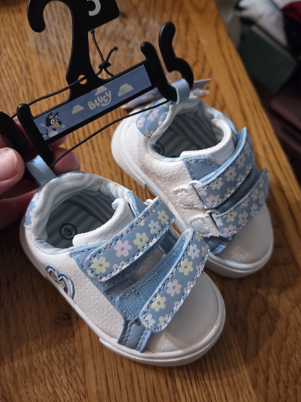 NWT, Bluey Kids Floral Velcro Sneakers - Light Blue & White Sz 3. HHCP